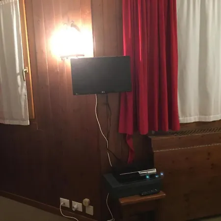 Renovated In Out, Cir 0282 *